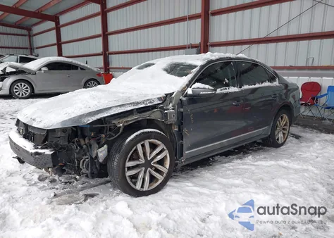 2017 Volkswagen Passat 1.8T Se z USA, uszkodzony, nr VIN 1VWGT7A31HC034219